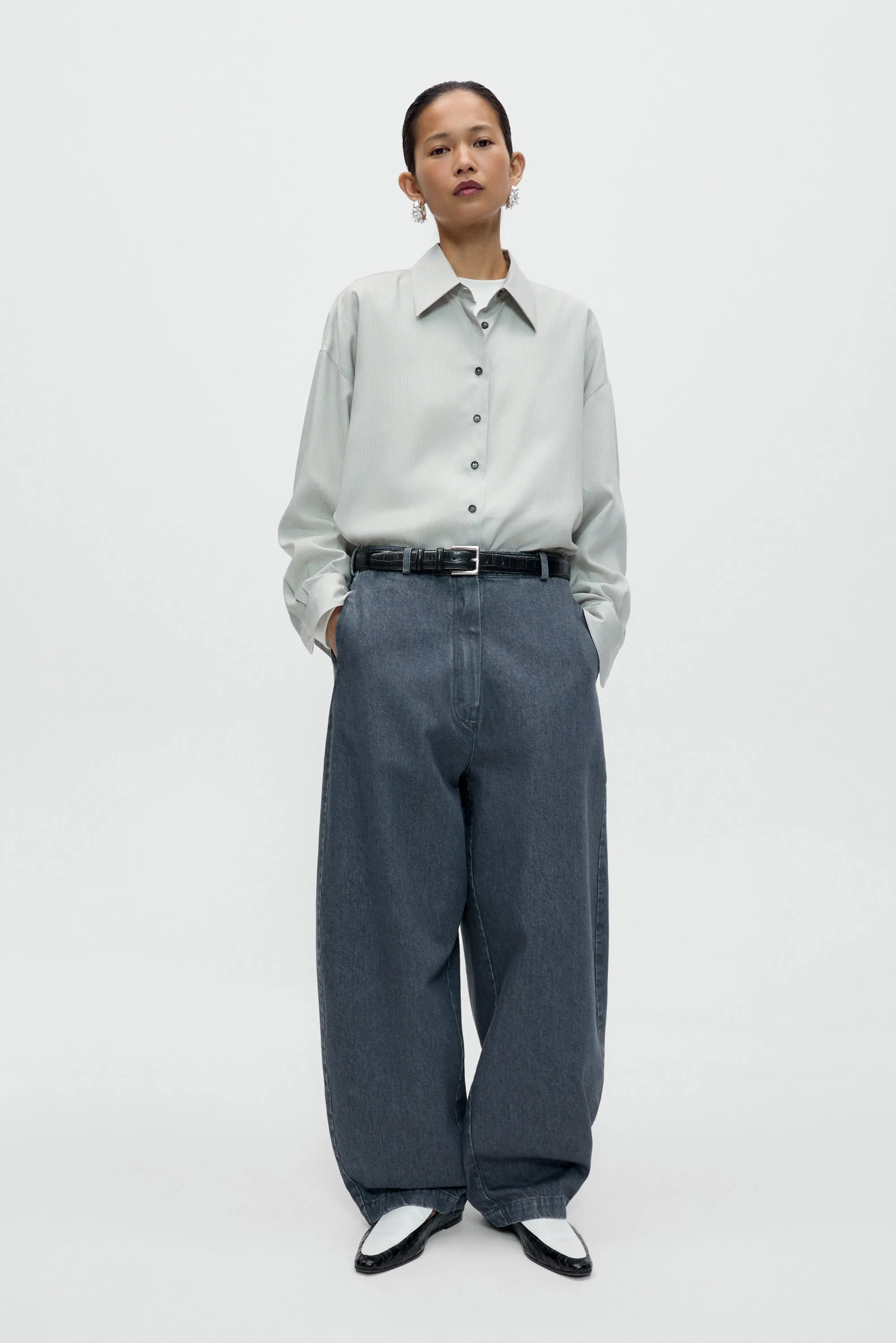 WASHED DENIM CURVED PANTS sold by Cordera