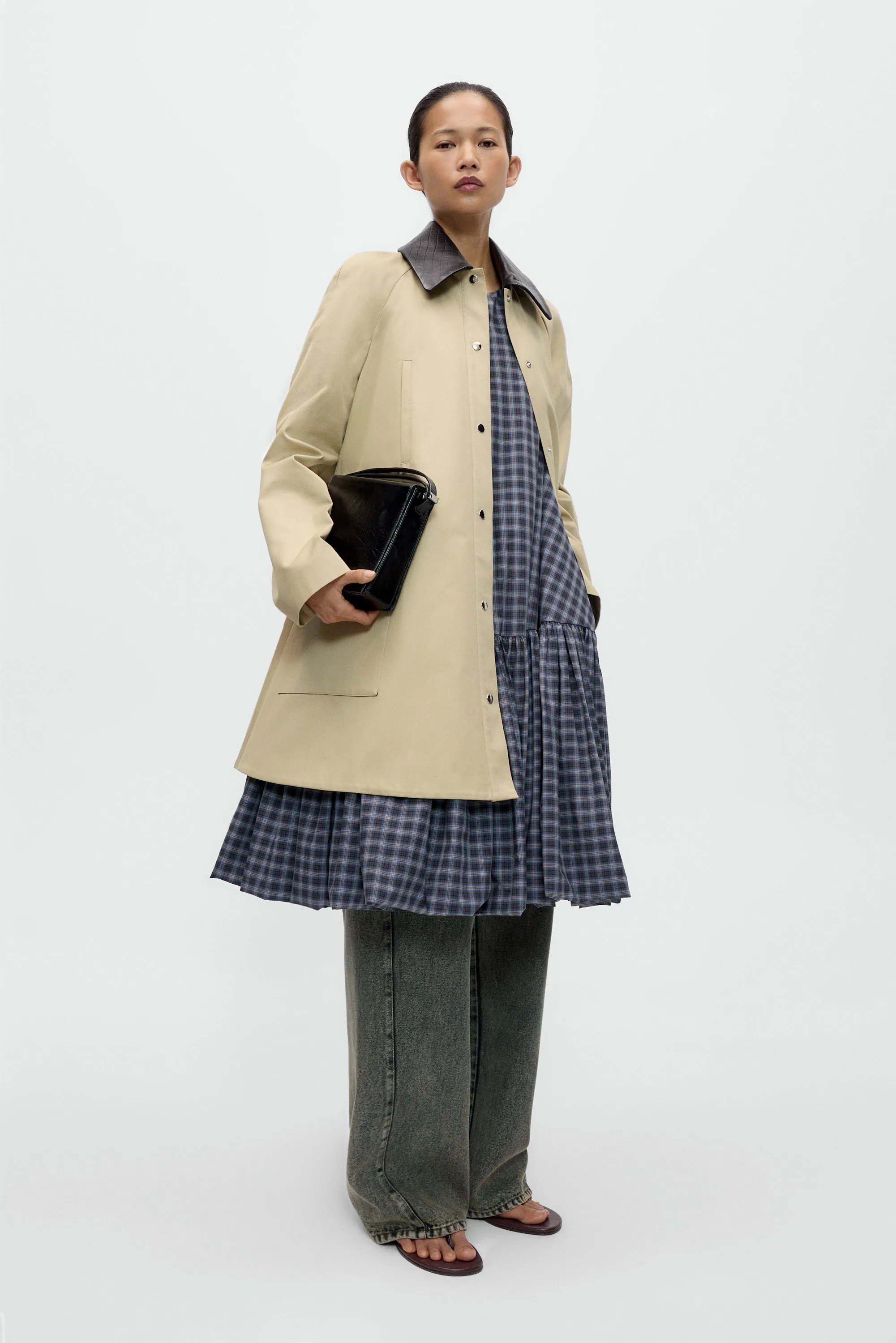 LEATHER COLLAR VOLUMINOUS COAT sold by Cordera