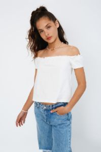חולצת קייטי אוף-שולדרס sold by Adika