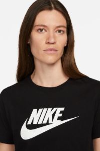 טי-שירט קלאסית הדפס לוגו // NIKE sold by Adika