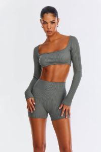 חולצת ריב Black Out חיתוך קרופ | SEAMLESS sold by Adika