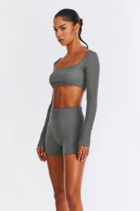 חולצת ריב Black Out חיתוך קרופ | SEAMLESS sold by Adika
