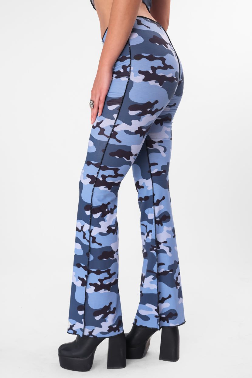 מכנסיים מתרחבים קמיקאזה הדפס קמופלאז' sold by Adika product image thumbnail 3