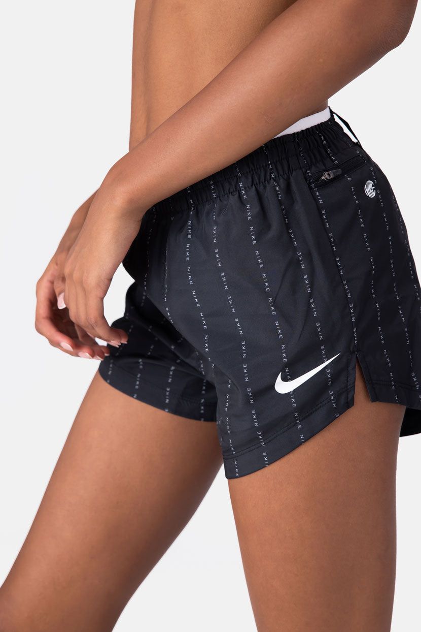 שורטס ריצה הדפסי לוגו // NIKE sold by Adika