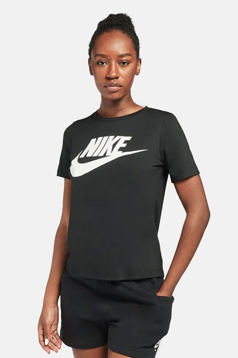 טי-שירט קלאסית לוגו // NIKE sold by Adika