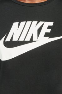 טי-שירט קלאסית לוגו // NIKE sold by Adika