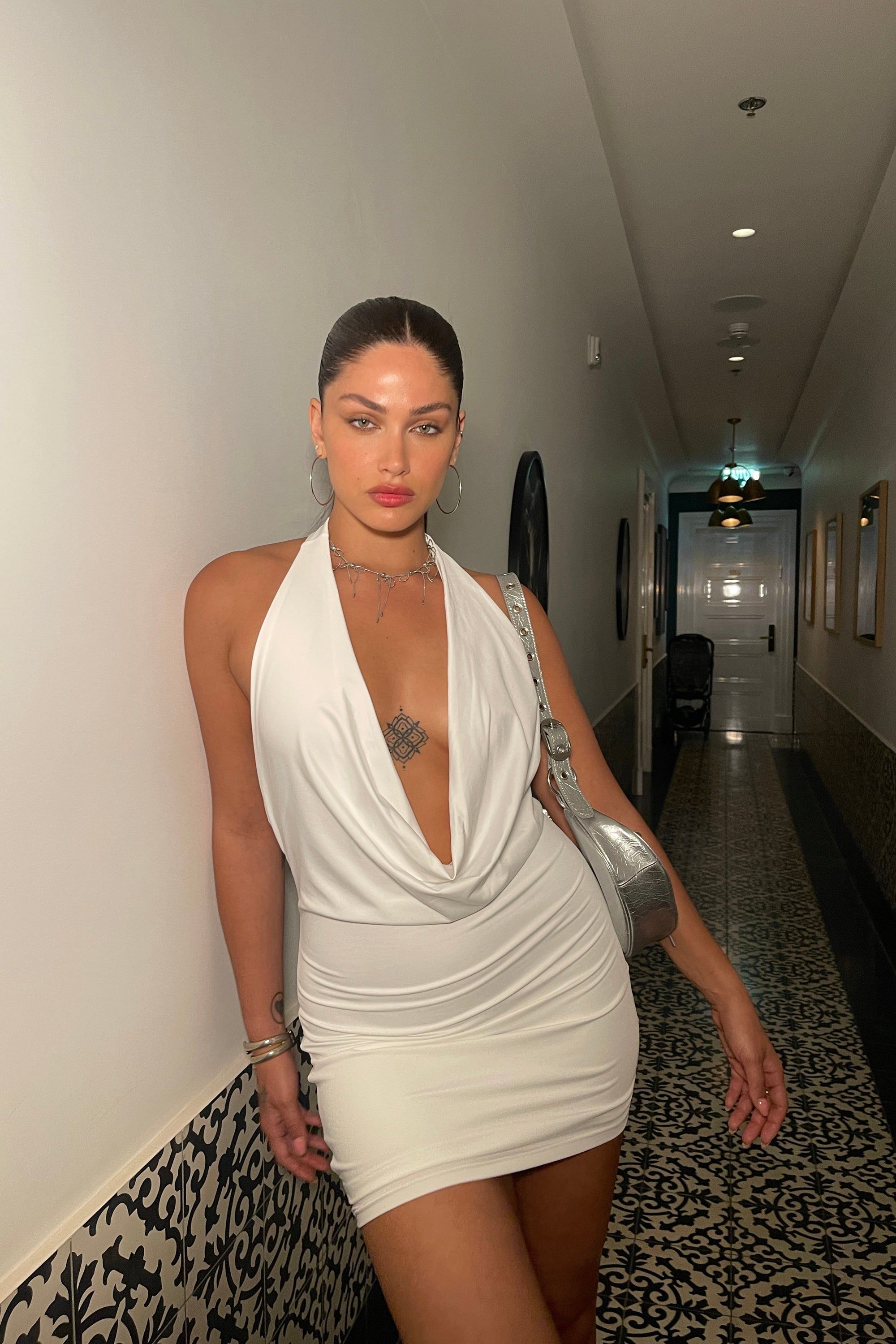 שמלת מיני Stole The Show מחשוף נופל sold by Adika