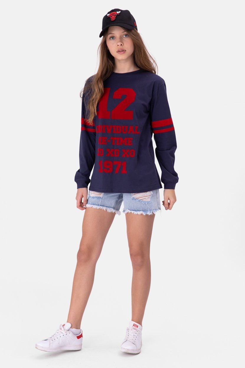 טי-שירט XO sold by Adika