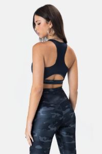 טופ Swoosh קאט-אאוט בגב // NIKE sold by Adika