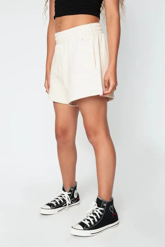 מכנסיים קצרים דיטייל לוגו // Champion sold by Adika