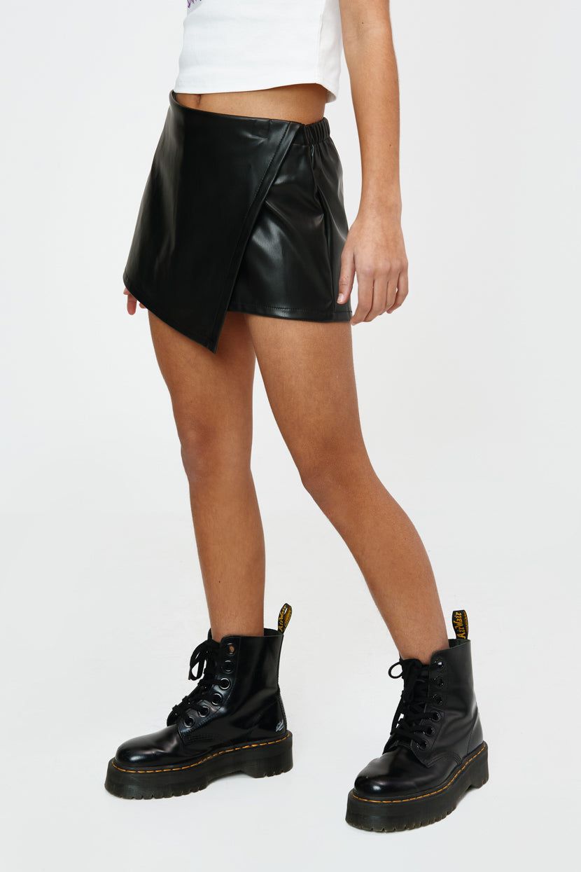 חצאית מכנסיים לורה דמוי עור sold by Adika product image thumbnail 4