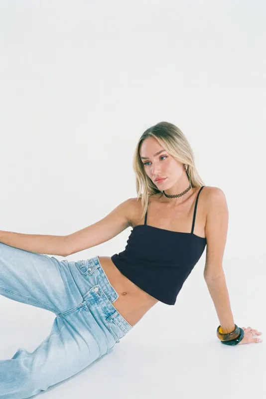 גופייה Straight Ahead מחשוף ישר sold by Adika