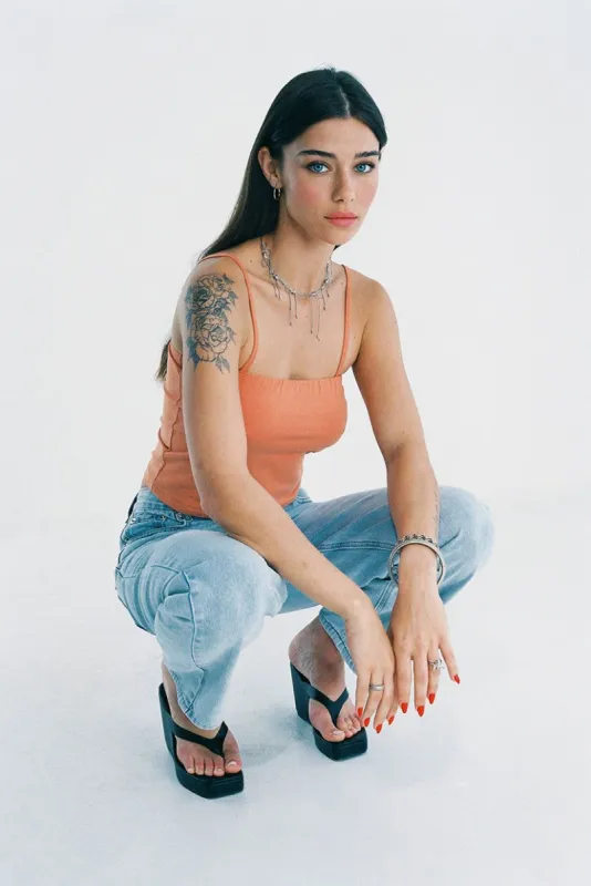 גופייה Straight Ahead מחשוף ישר sold by Adika