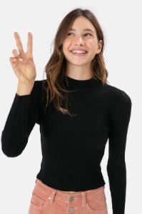 סריג ריב שינייד צווארון גולף נמוך sold by Adika