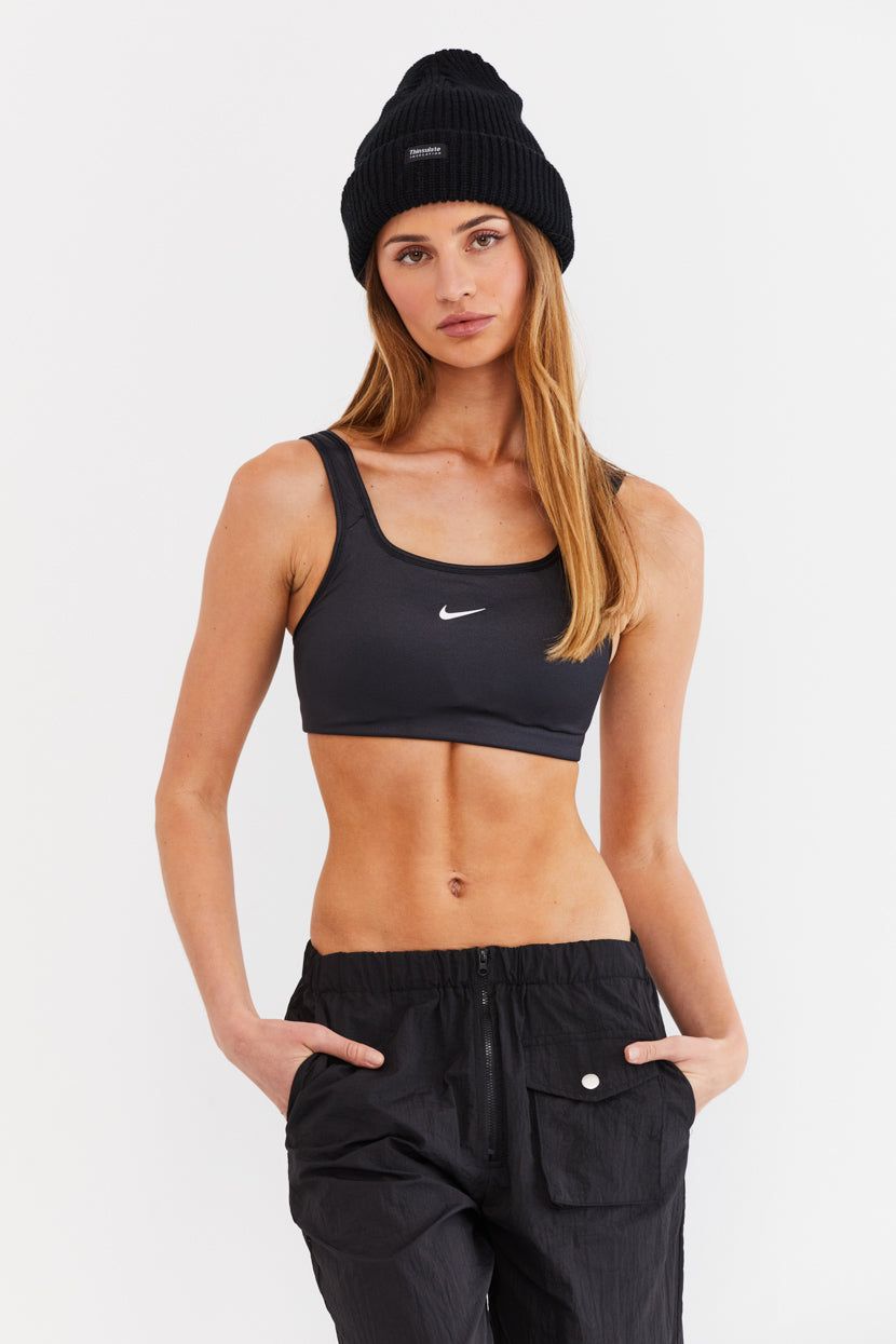 טופ Swoosh גימור מטאלי // NIKE sold by Adika