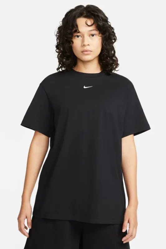 טי-שירט לוגו רקום // NIKE sold by Adika