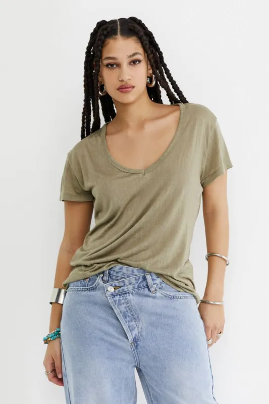 טי-שירט Easy Peasy צווארון וי sold by Adika