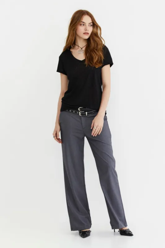 טי-שירט Easy Peasy צווארון וי sold by Adika