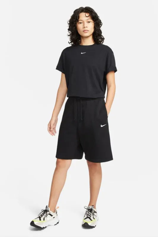 מכנסי שורטס תיפורים מודגשים // NIKE sold by Adika