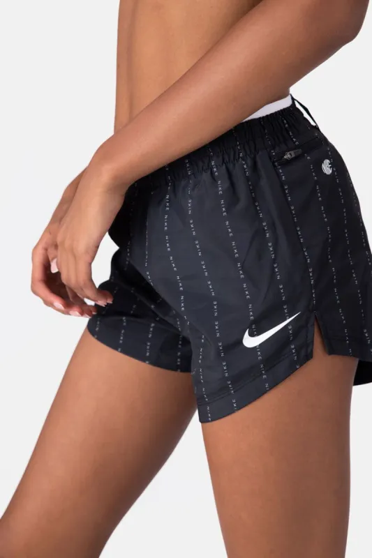 שורטס ריצה הדפסי לוגו // NIKE sold by Adika