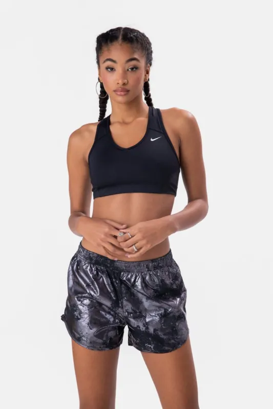 טופ Swoosh בשילוב דיטייל מנצנץ // NIKE sold by Adika