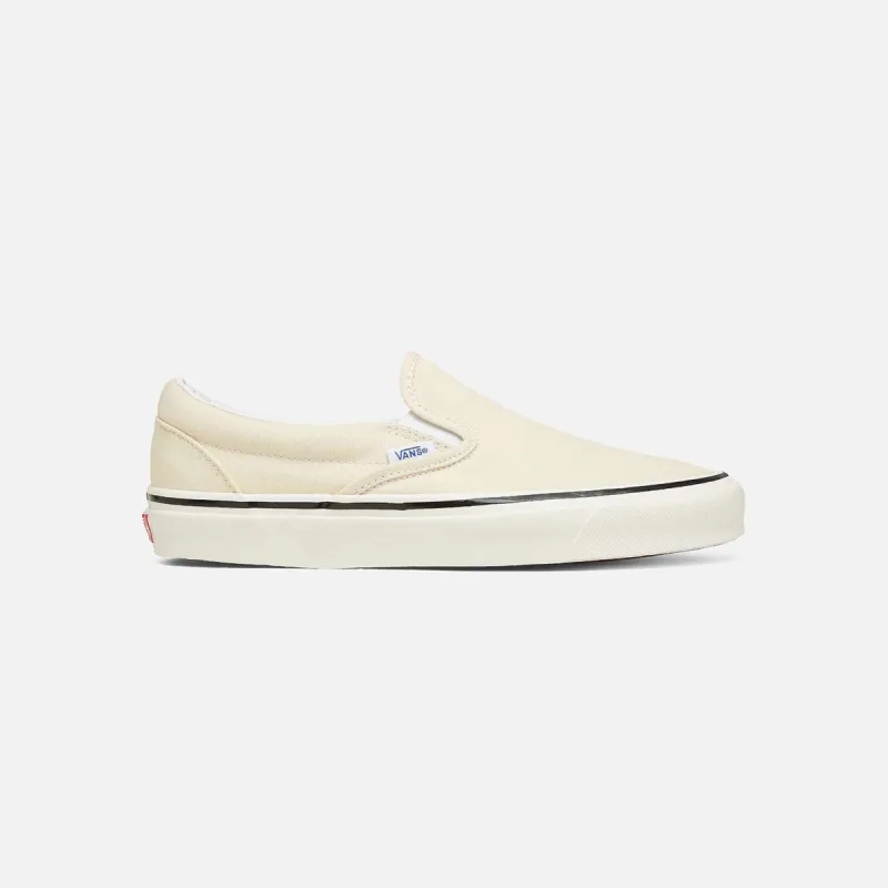 UA CLASSIC SLIP-ON 98 DX (ANAHEIM FACTORY) WHITE sold by Hobbyism
