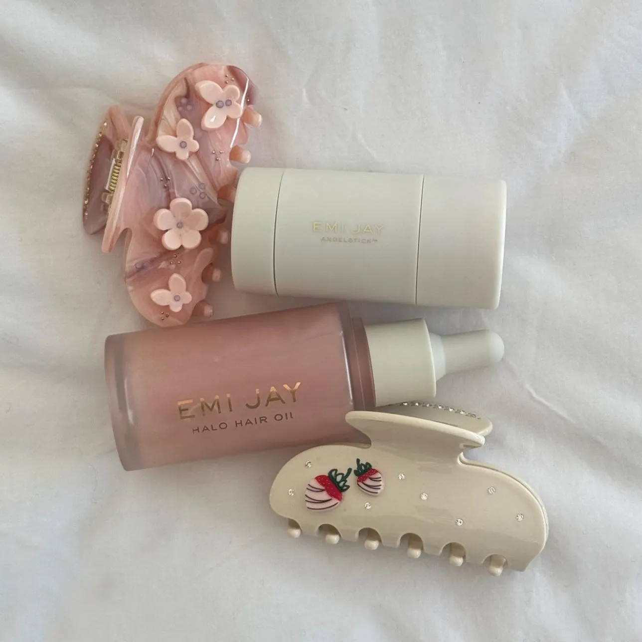 Sweetheart Clip in White Chocolate sold by Emi Jay product image thumbnail 5