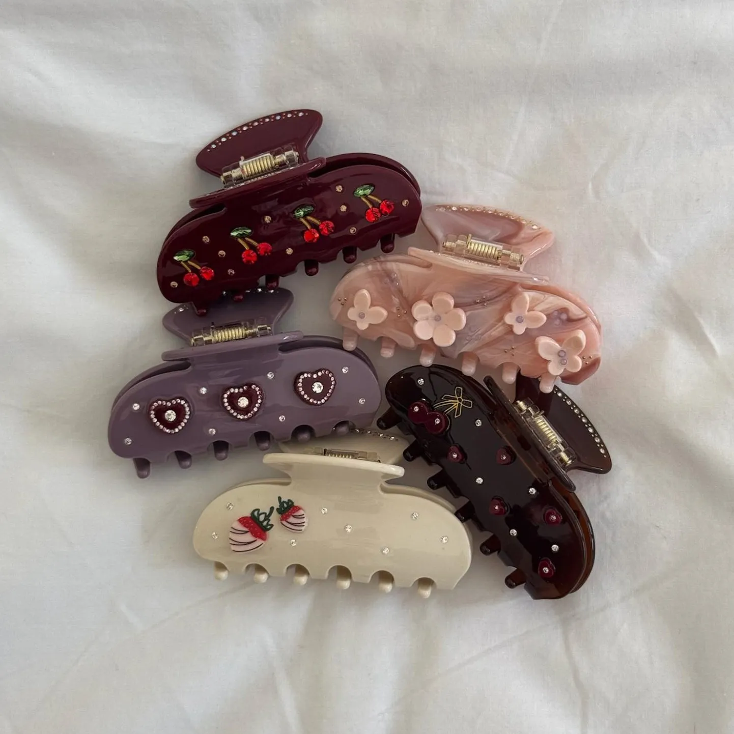 Sweetheart Clip in Bordeaux Chantilly Angel Food sold by Emi Jay product image thumbnail 4