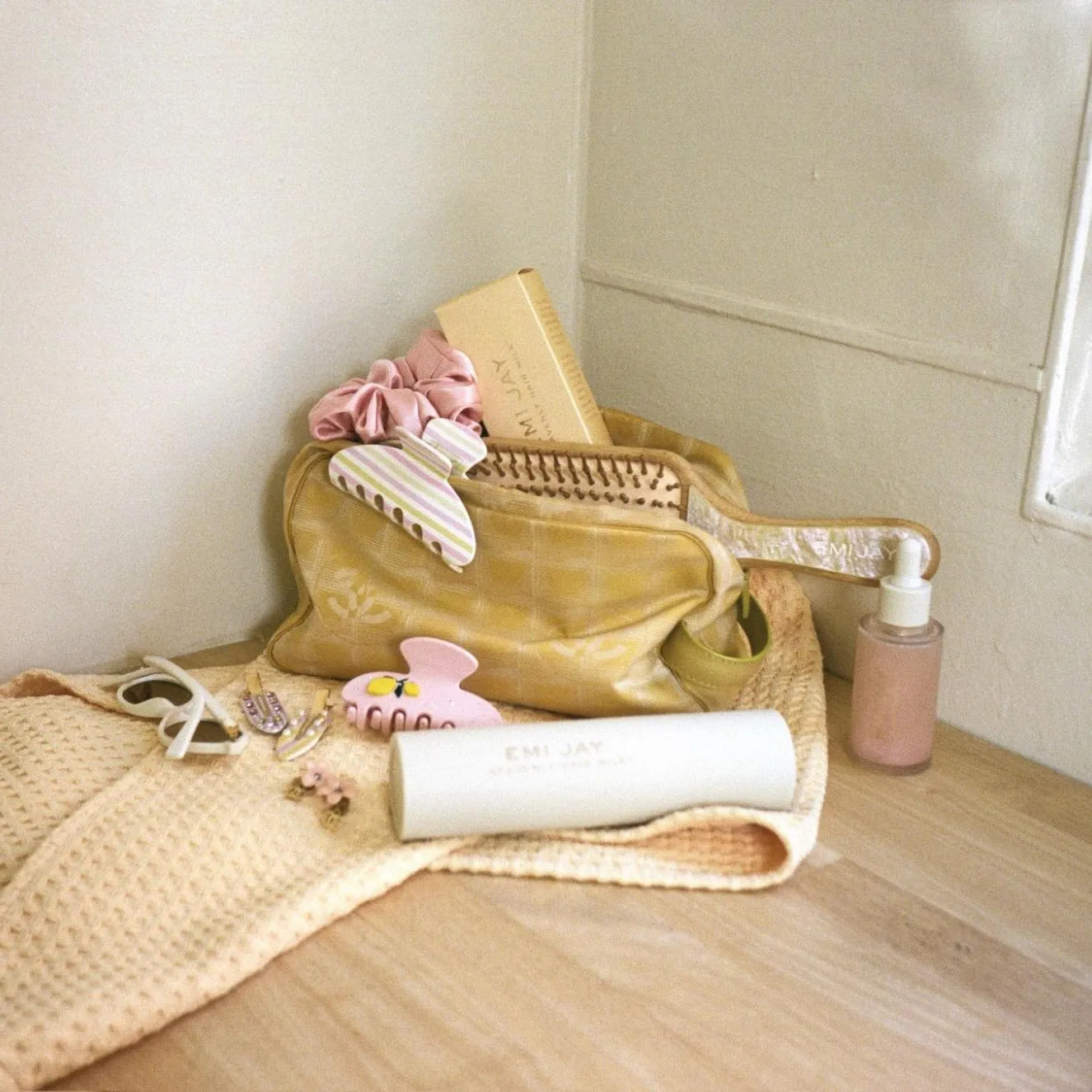 Sweetheart Clip in Pink Limonata sold by Emi Jay product image thumbnail 2