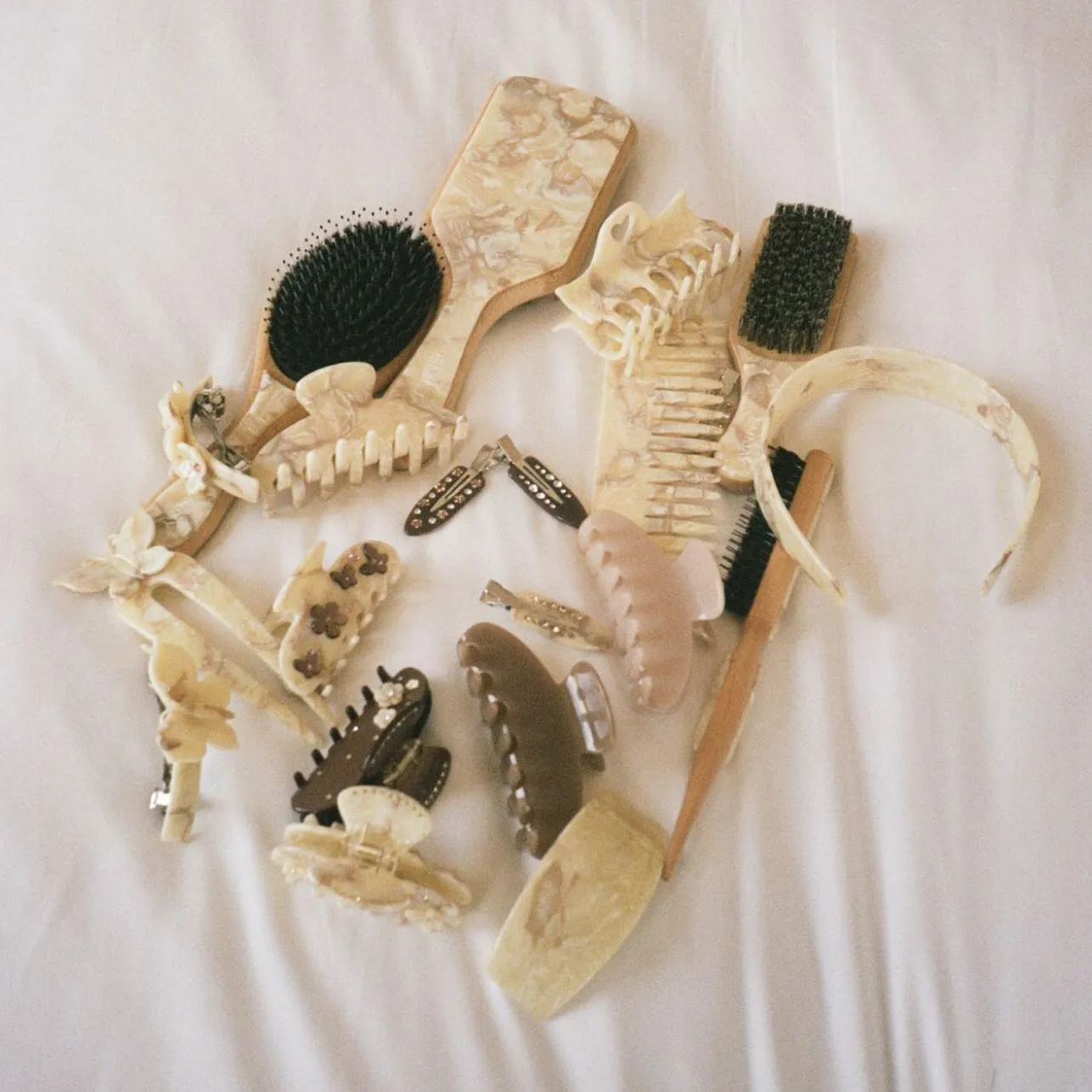 Heartbreaker Clip in Chantilly sold by Emi Jay product image thumbnail 4