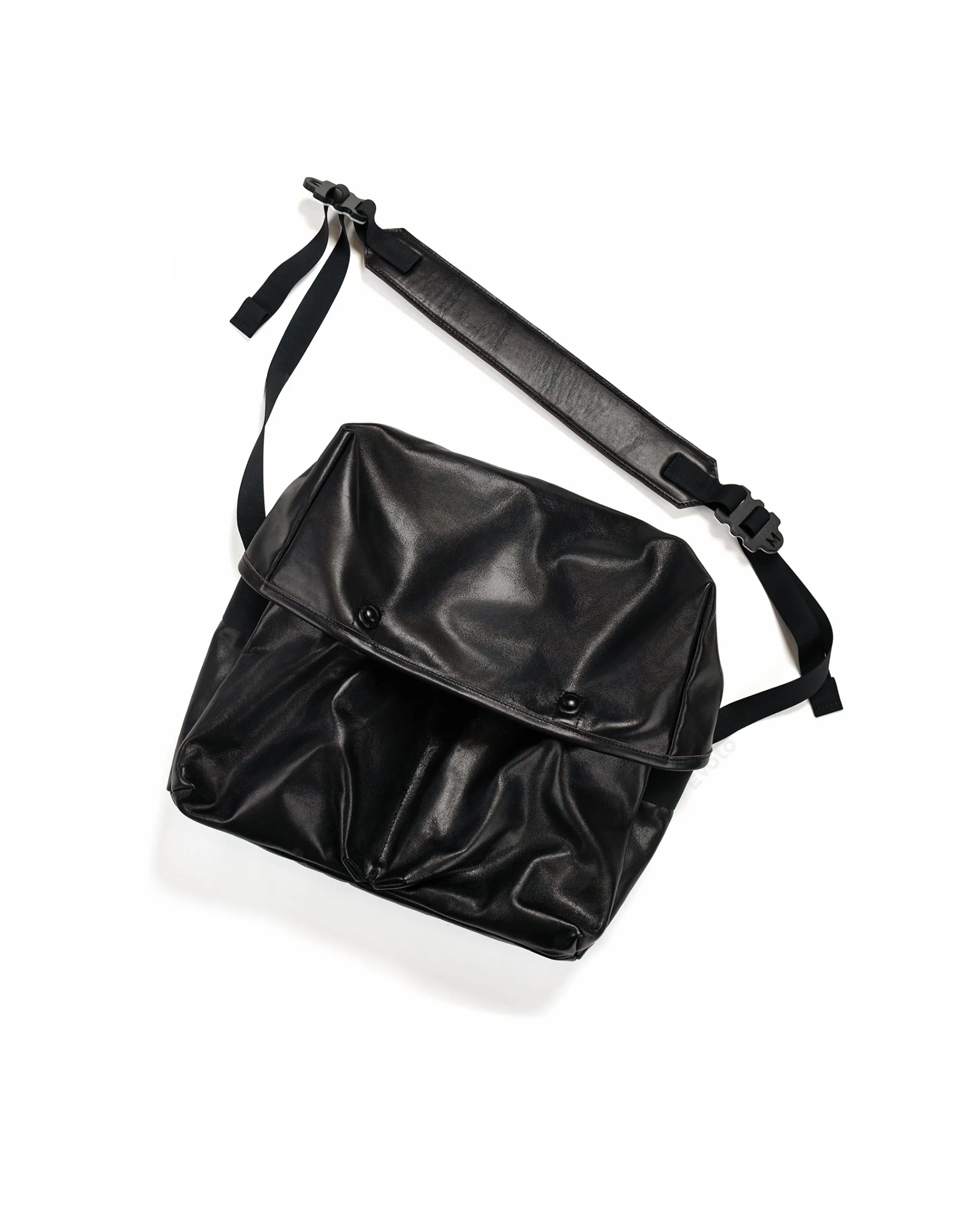 MAN-TLE R20G4 'Mini Messenger' Black Hide sold by Lost & Found product image thumbnail 3