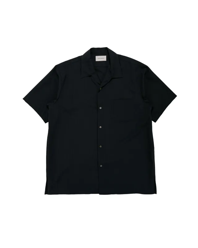 MARKAWARE Italian Open Collar S/S Shirt Organic Wool 2/80 Tropical Black made by MARKAWARE