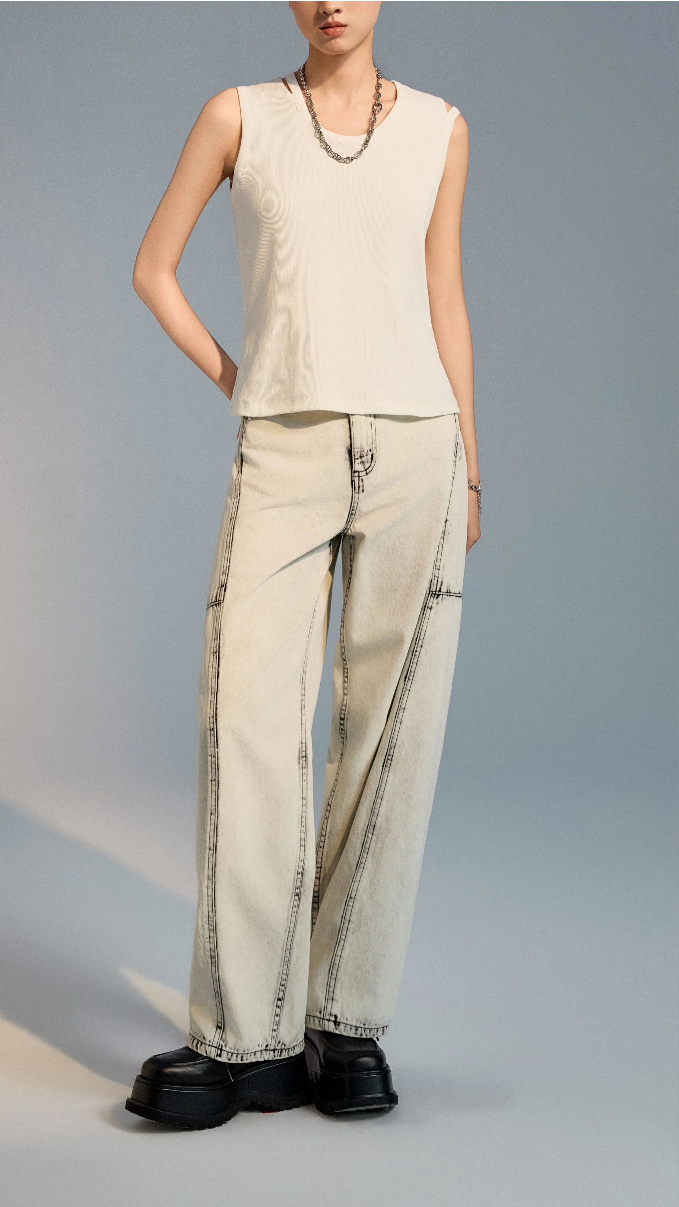 Bleach-washed Balloon Jeans sold by INITIAL Fashion product image thumbnail 4