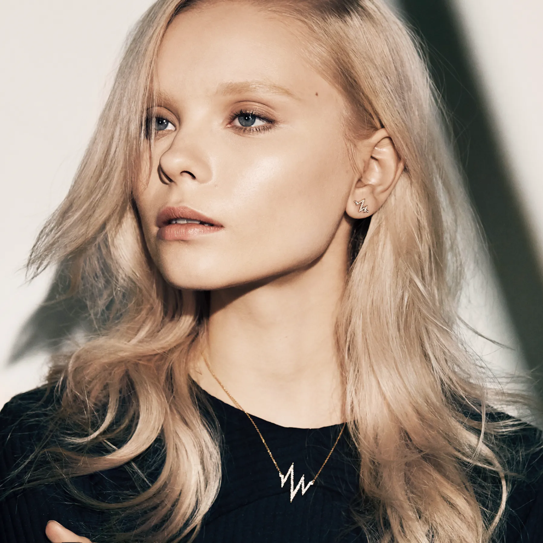 HEART.BEAT LARGE DIAMOND NECKLACE sold by SARAH CHLOE product image thumbnail 2