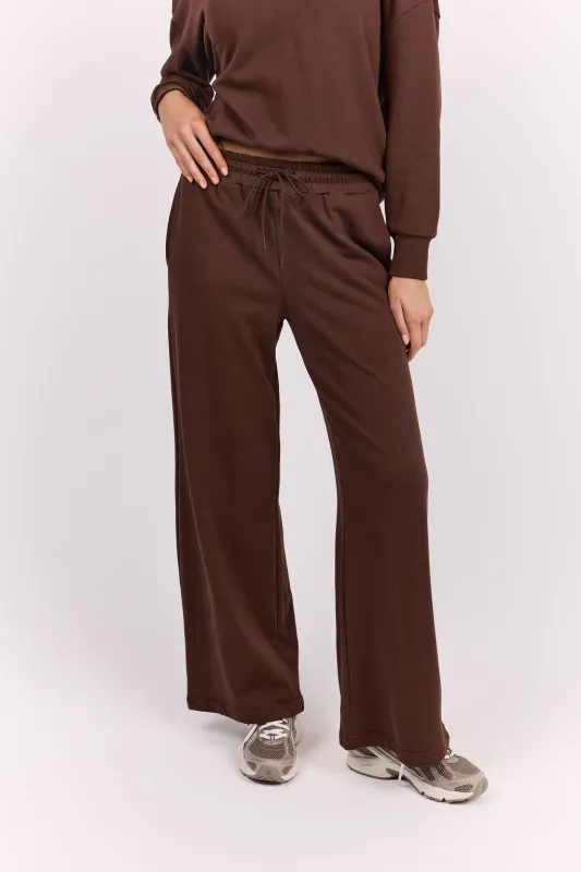Off Duty Wide Leg Sweatpant Chocolate made by dk active