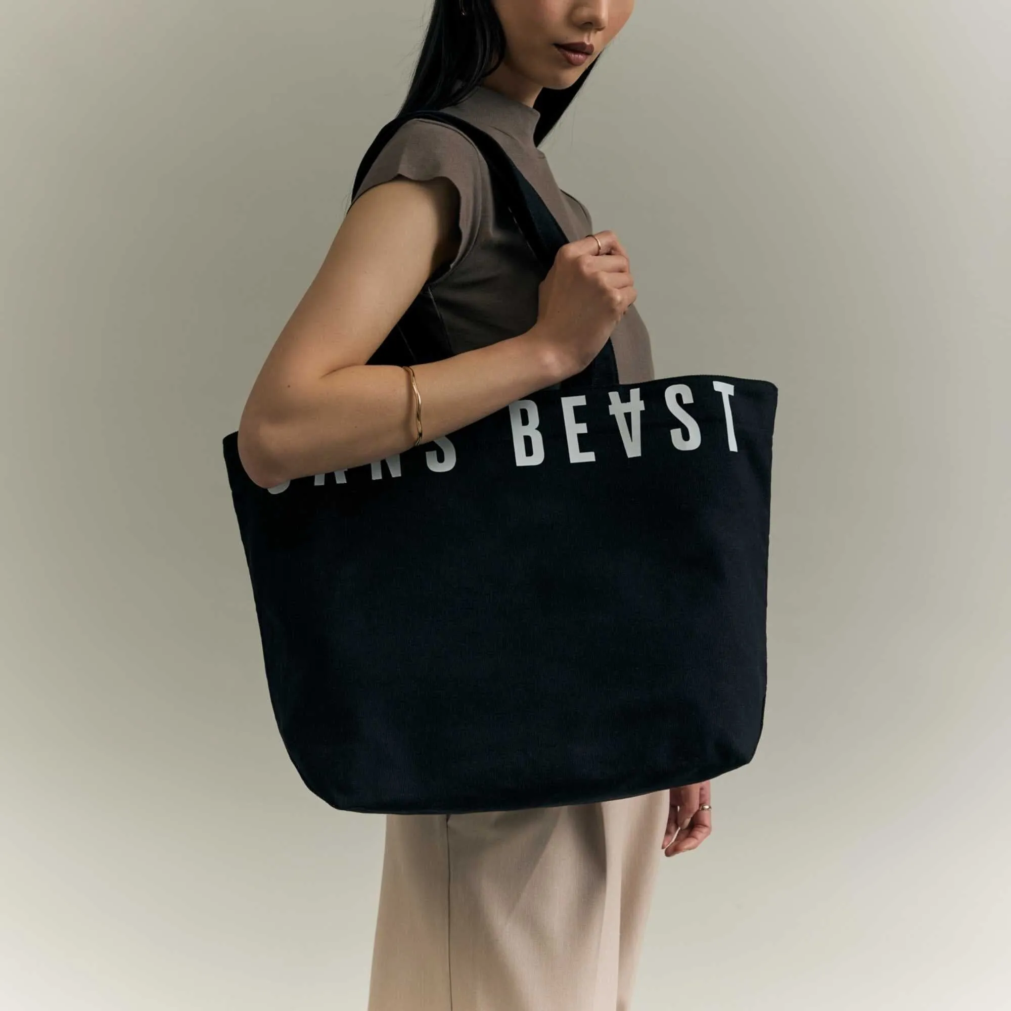 Zippy Overflow Tote - Noir sold by Sans Beast product image thumbnail 2