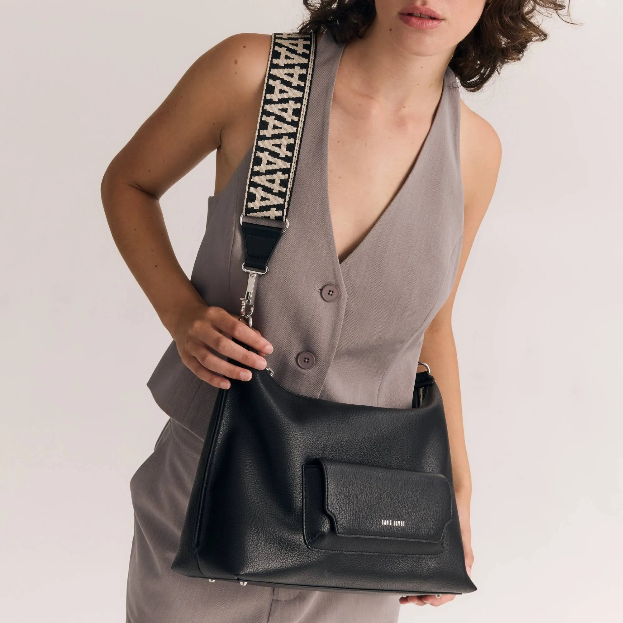 Pebble Transit Day Bag - Noir + Silver sold by Sans Beast product image thumbnail 5