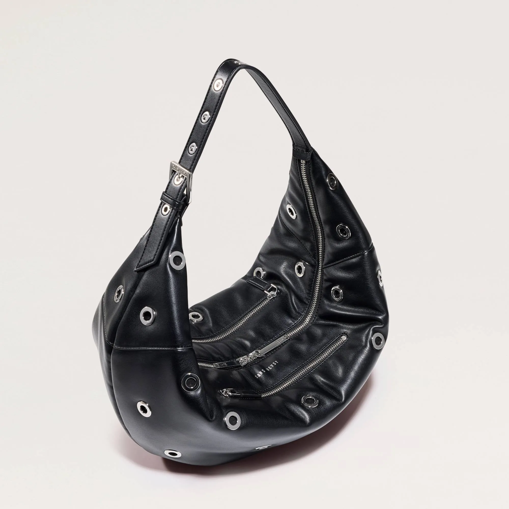 Eyelet Crescent - Noir sold by Sans Beast