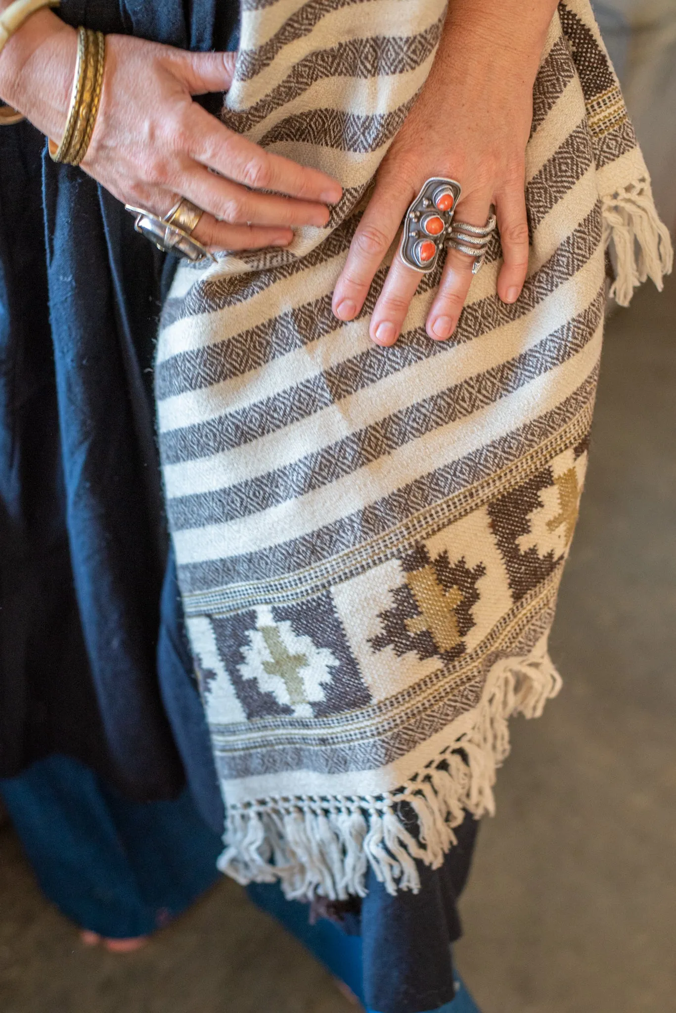 Heritage Single Border Throw sold by Anjelms product image thumbnail 2