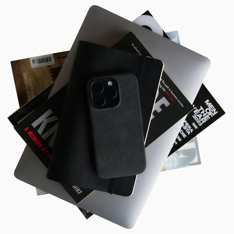 Etui na iPhone'a — alcantara made by Sartolane