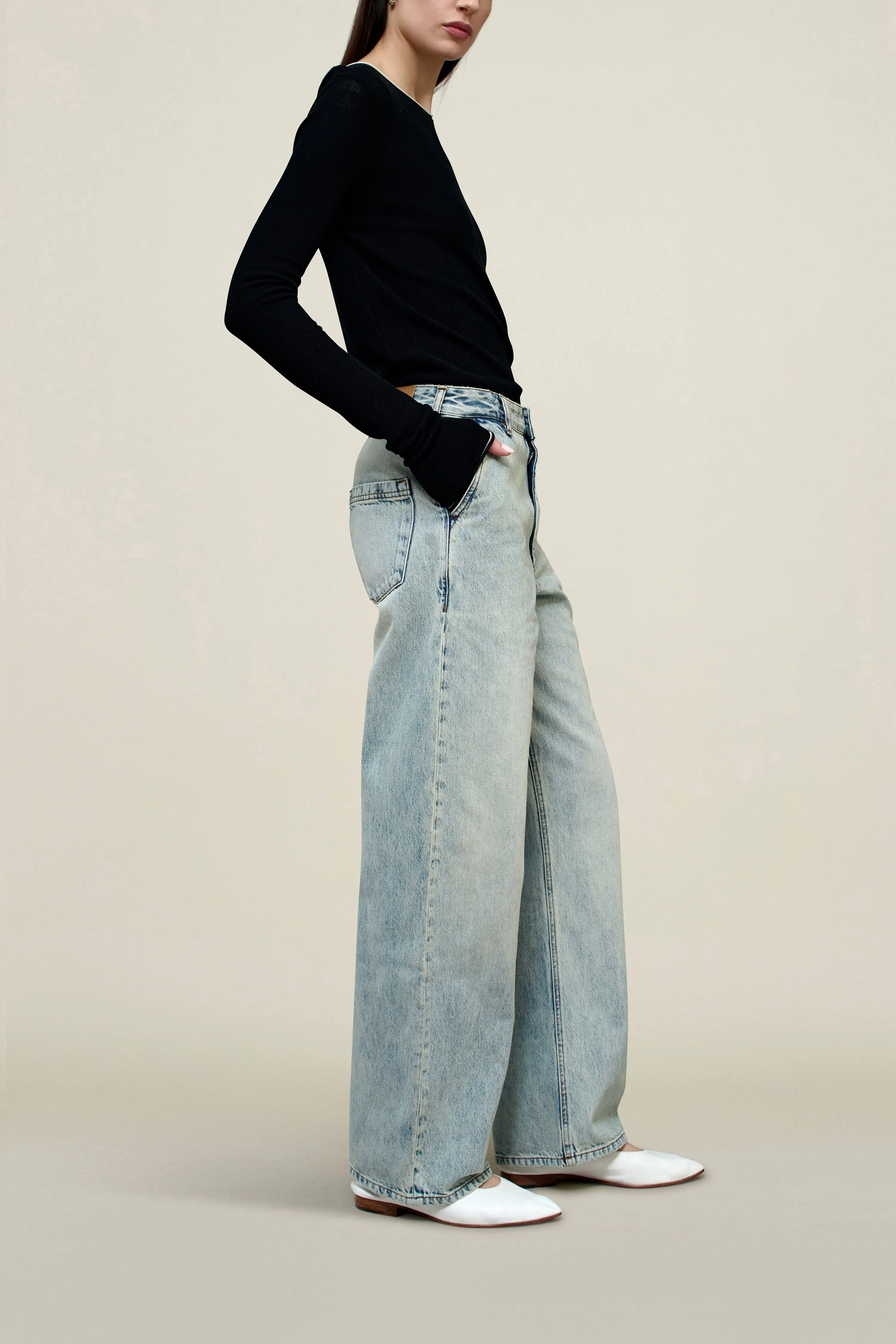 Column Jean Fadeout sold by French + Italian product image thumbnail 2