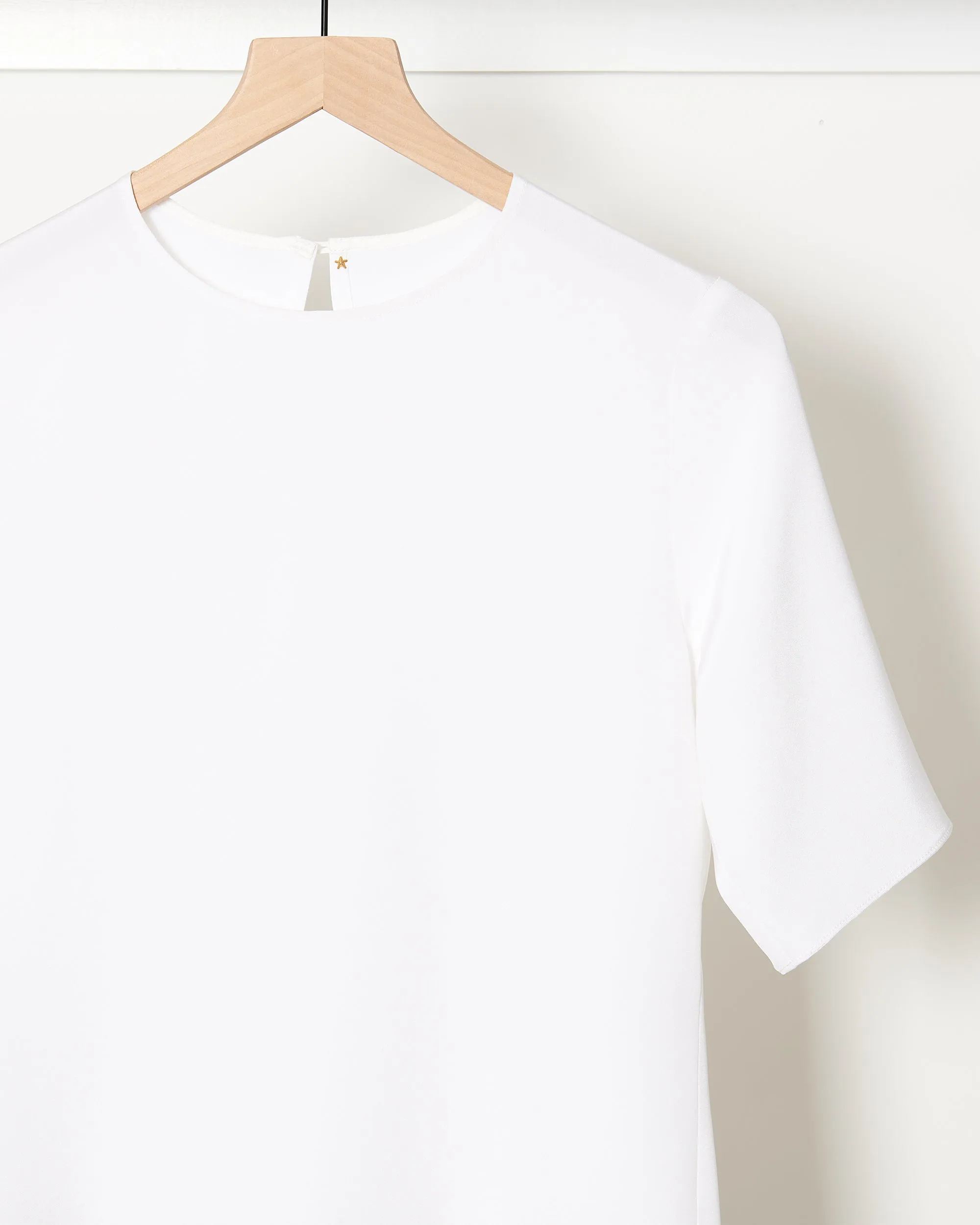 Buddy T White sold by French + Italian product image thumbnail 3