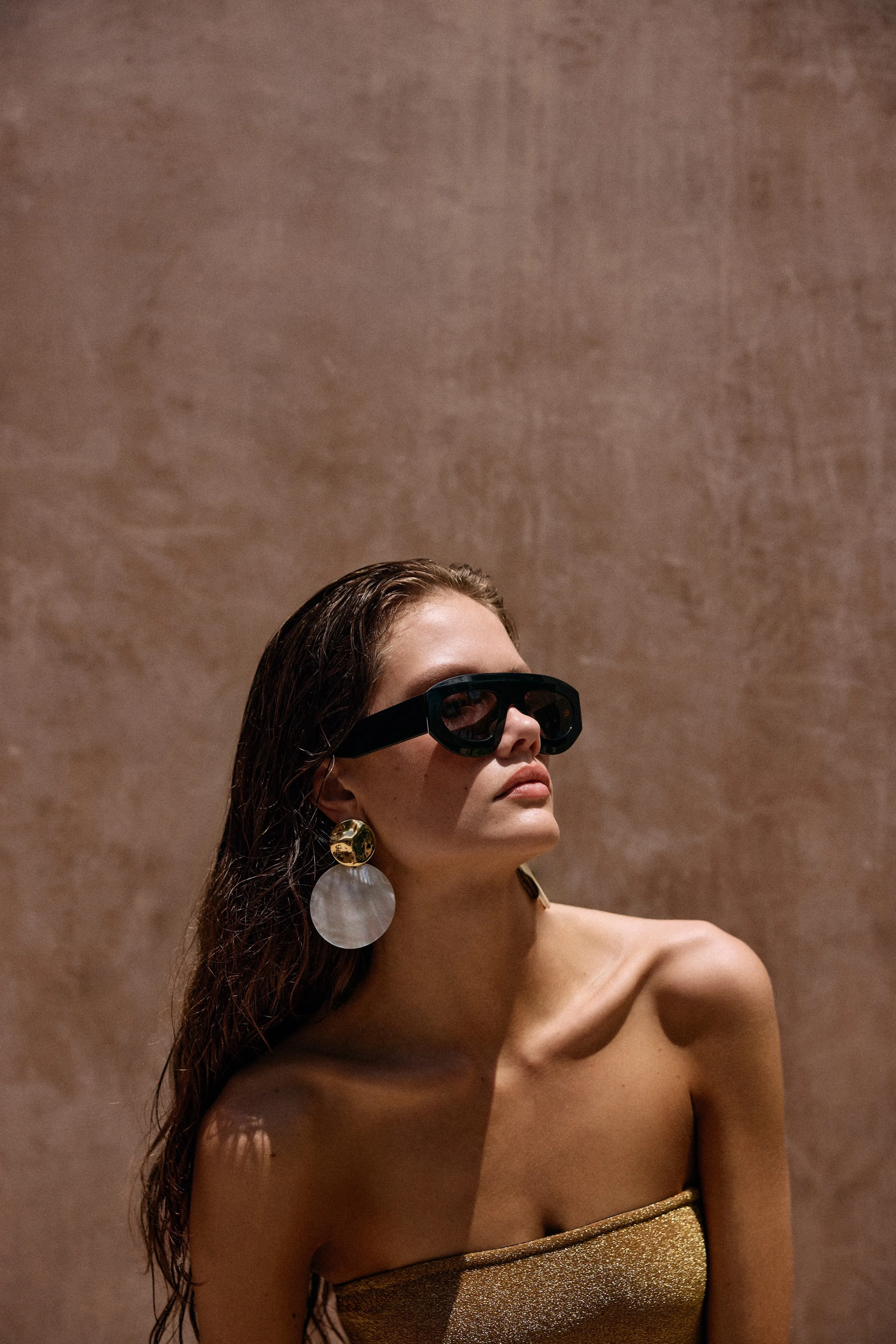 Shell Disc Earring (Gold/Shell) sold by SAME product image thumbnail 2