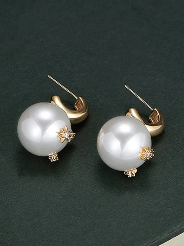 Vintage Pearl Earrings sold by Oyrosy