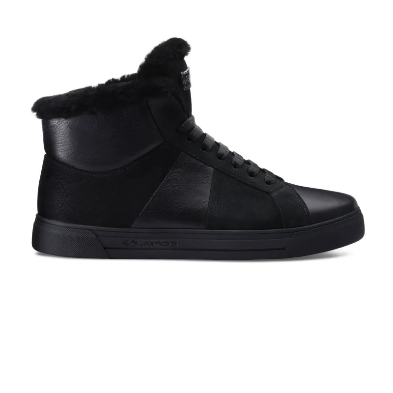 Insulated leather boots sold by Armos