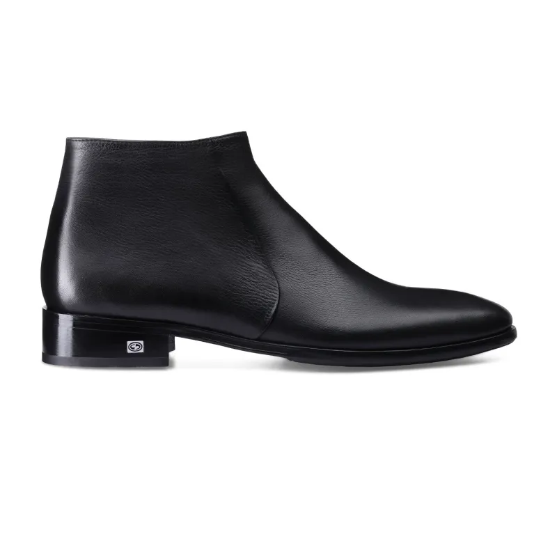 Insulated classic black boots sold by Armos