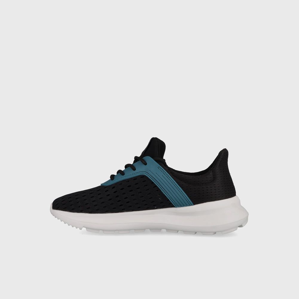 Umbro Durham _ 173432 _ Black sold by Tekkie Town product image thumbnail 2