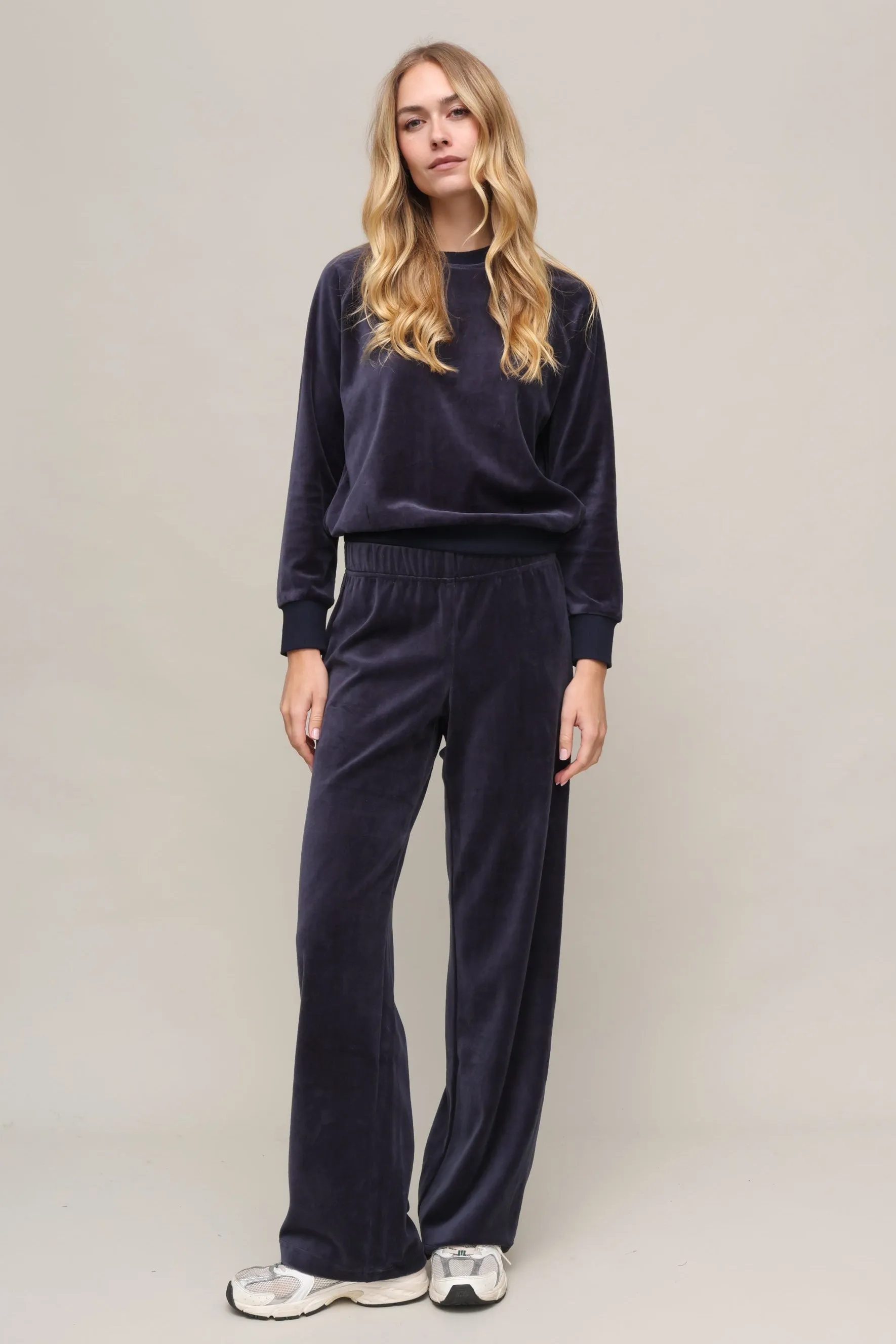 Alex Velour Pant sold by Mixology product image thumbnail 4