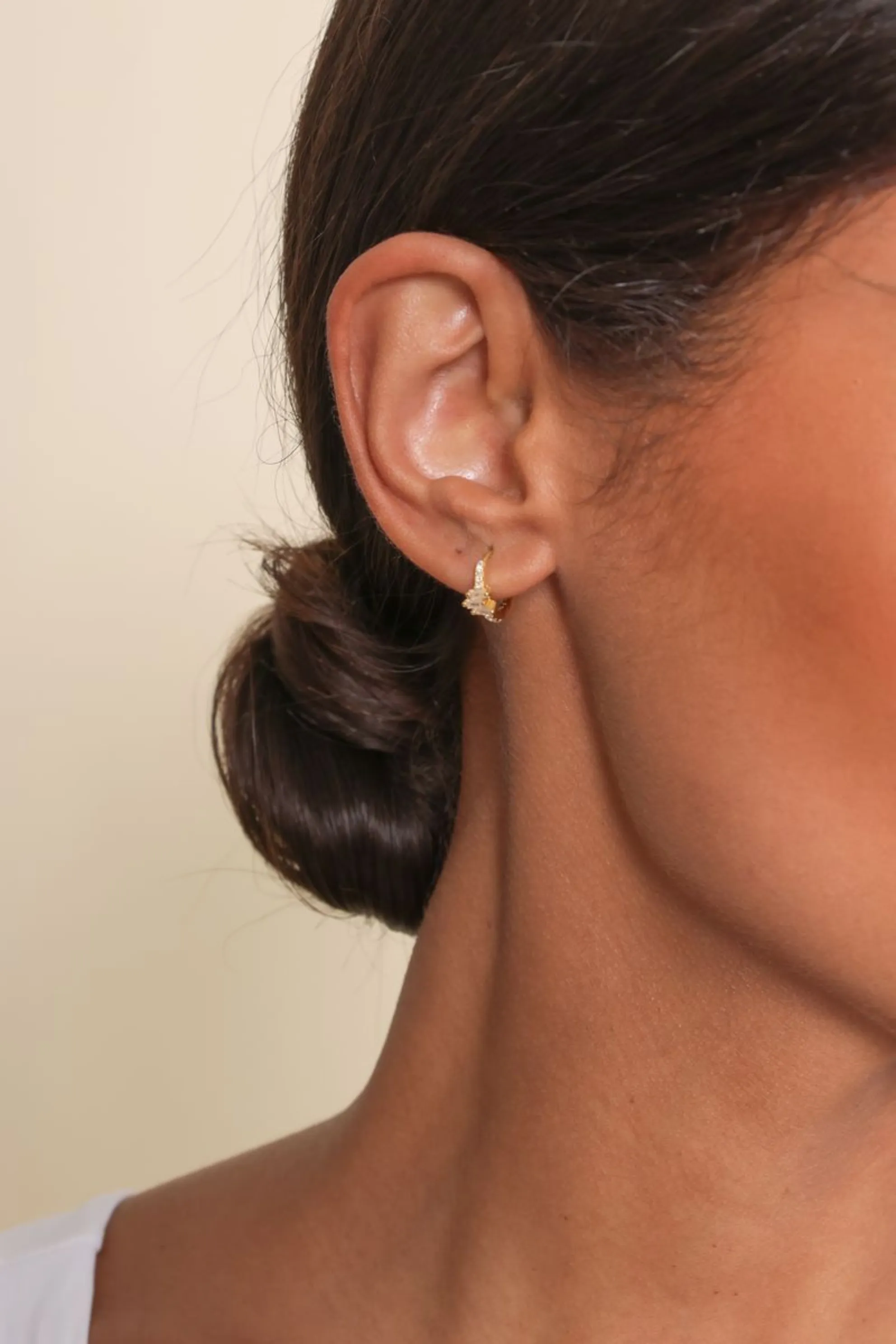 Noah Center Bagutte Huggie sold by Mixology