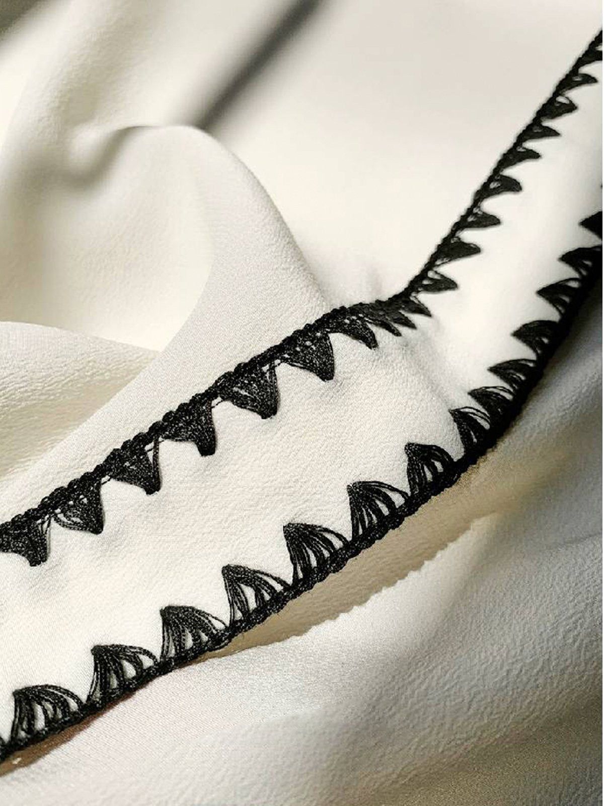 Embroidered Contrast Trim Wide Leg Pants with Belt sold by Aha Selected product image thumbnail 4